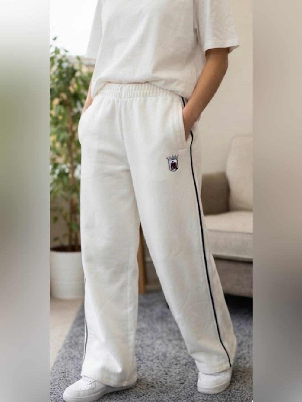 ZARA White Wide-Leg Sweatpants with Crest Logo - Size S
